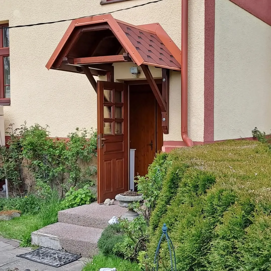 Stříška nad dveře